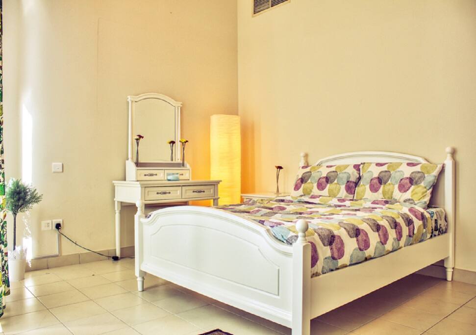 Queen Bed room