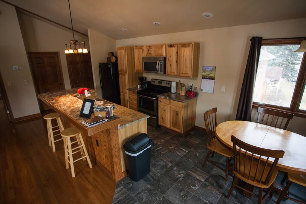 Mad Mountain Lodging, beautiful Black Hills Forest Apartments for