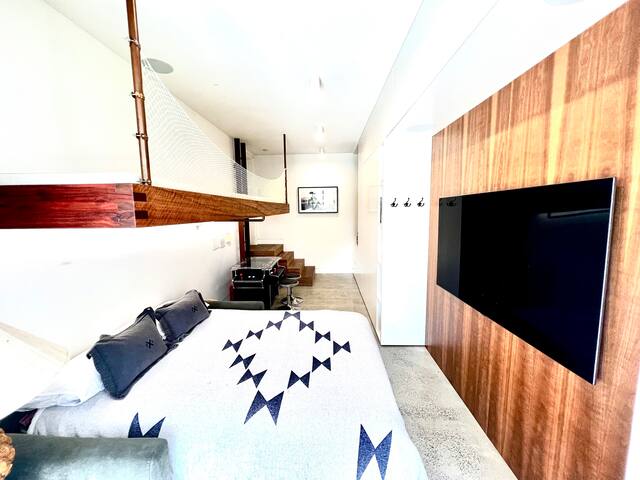 The Avenue gallery image 5