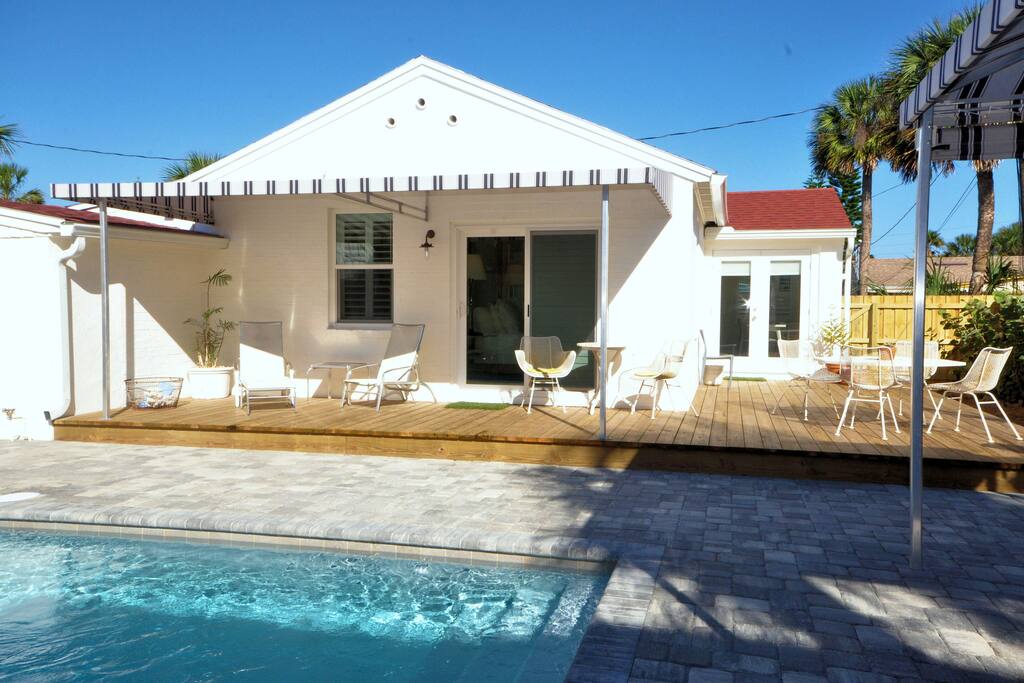 1940's Beach Lodge with Pool & Hot Tub