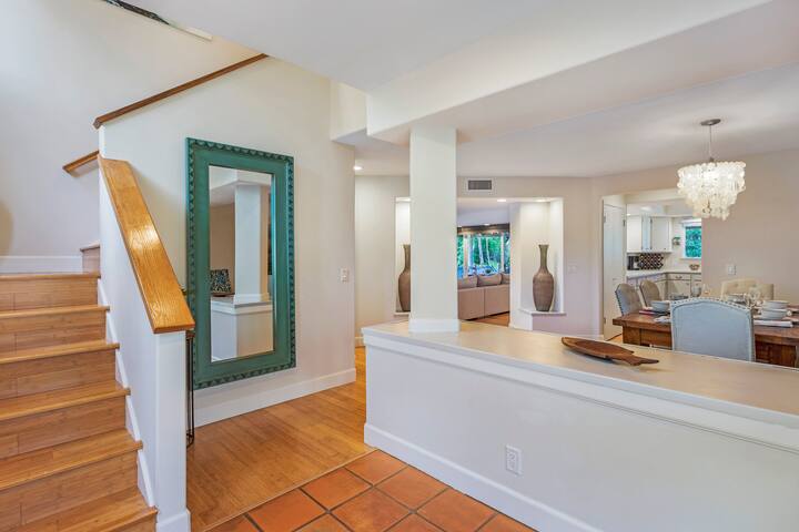 Private 4bd Home, Walk to Beach gallery image 2