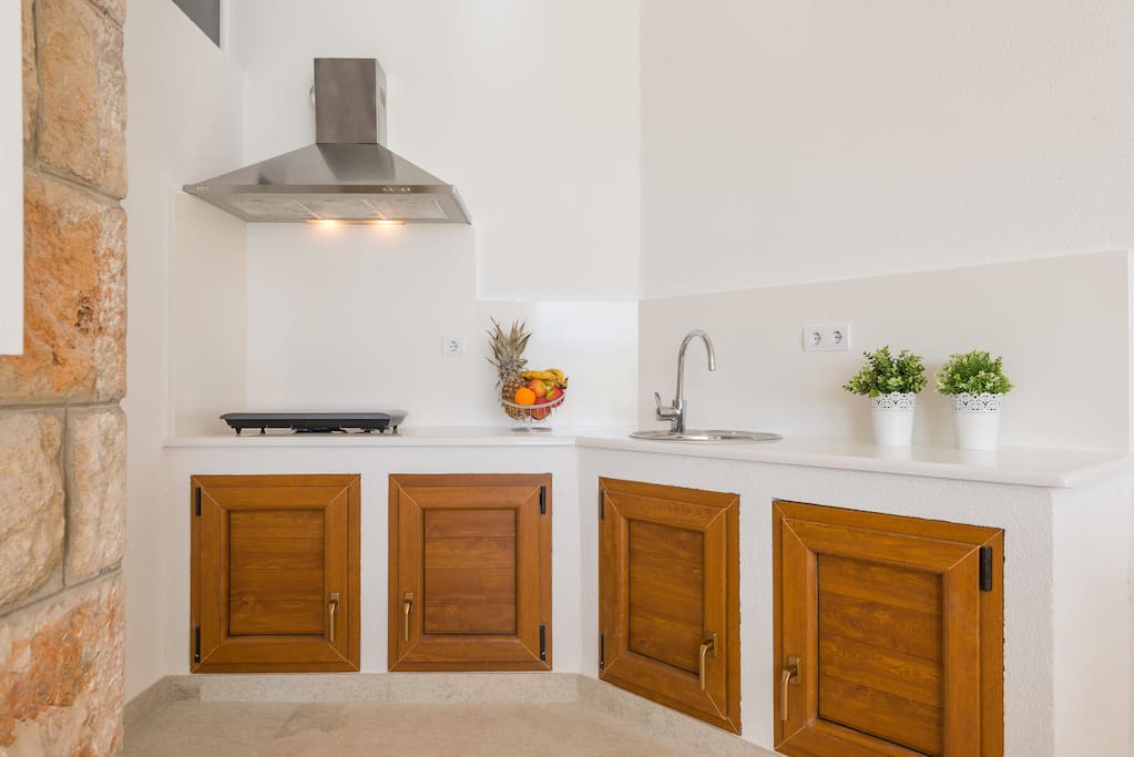Outdoor kitchen