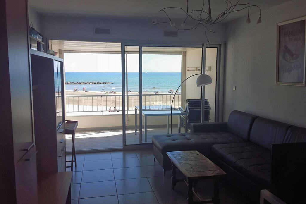 Salon et balcon