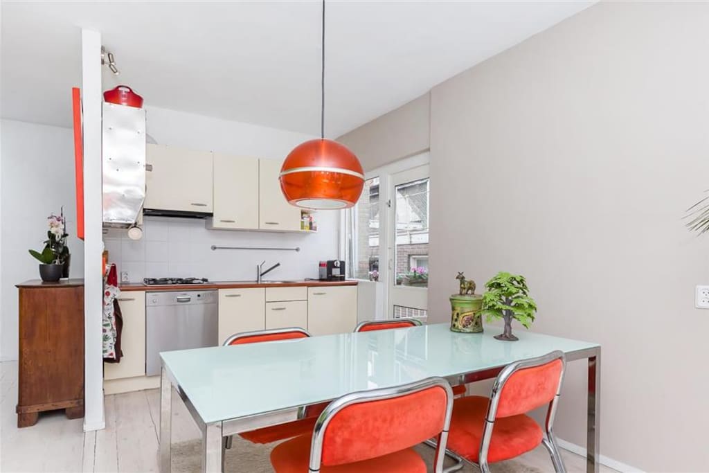 Kitchen with door to the sunny roofterrace