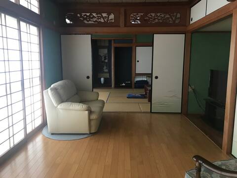 A house in the village of Shizatsu (Shizatsu House Tama)