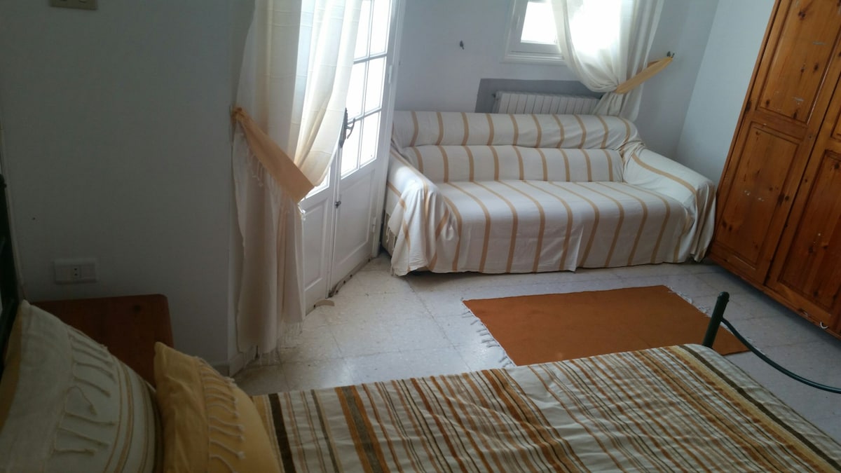 4号卧室配备一张床190/140 ，阳台可俯瞰大花园2