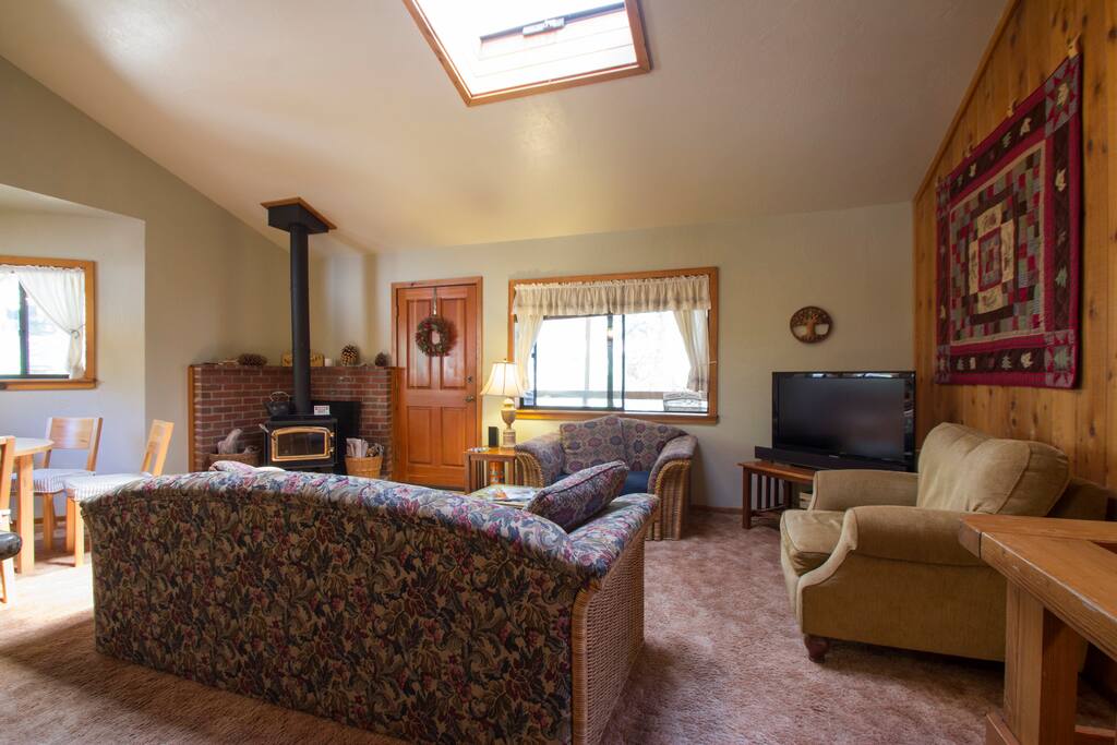 Light and bright main room to enjoy the clean mountain air