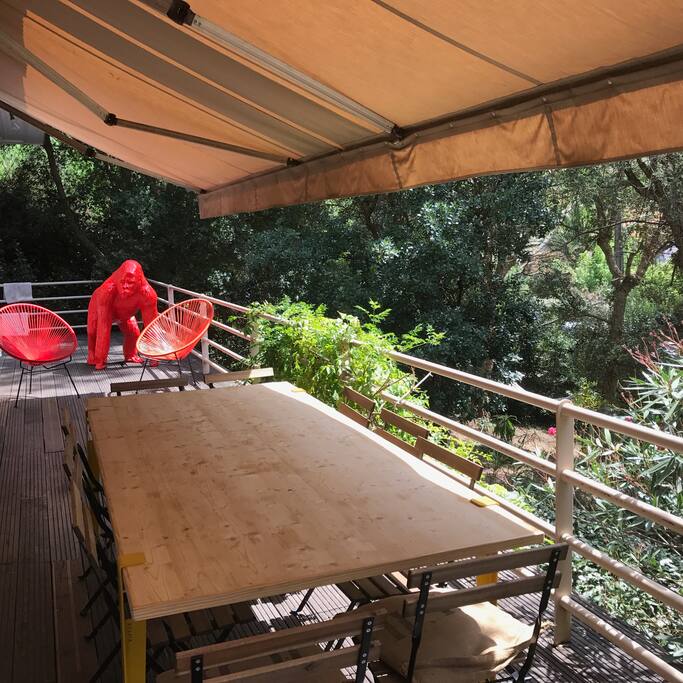 Balcon Grande table store baissé