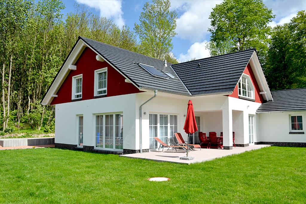 The exterior view of Strandhus Sellin in Sellin auf Rügen.