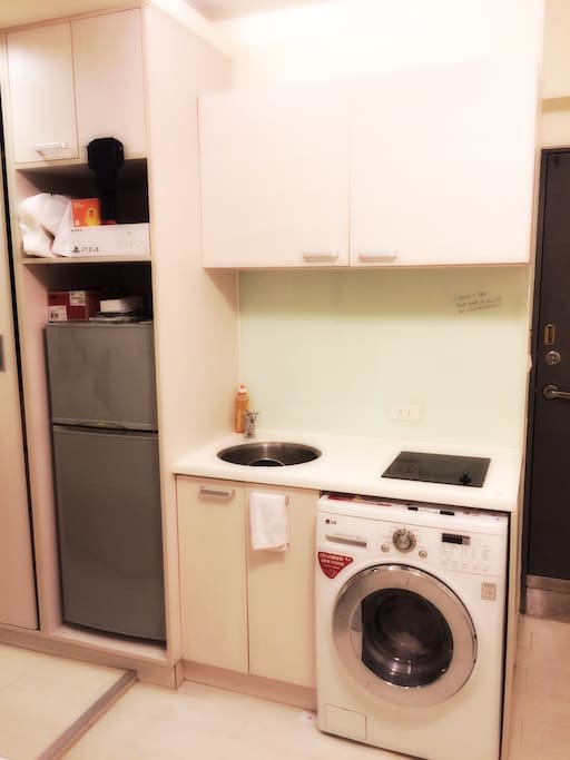 Refrigerator
Washing machine
Small kitchen (utensil: one stainless pot, instant cups/dishes/chopsticks)
