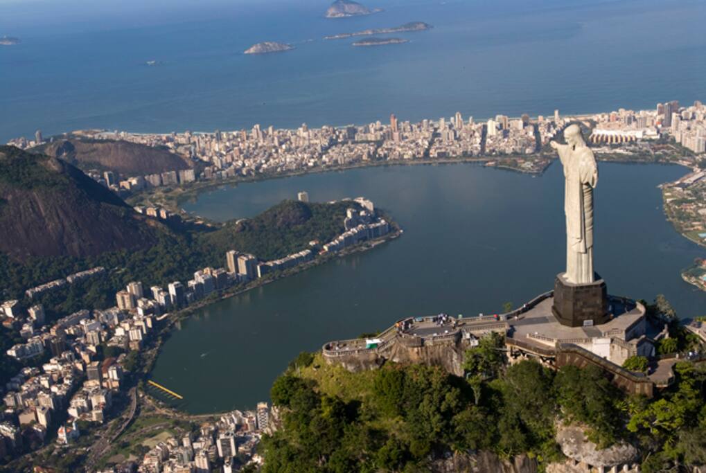 Vista aérea da Zona Sul, incluindo o Cristo Redentor