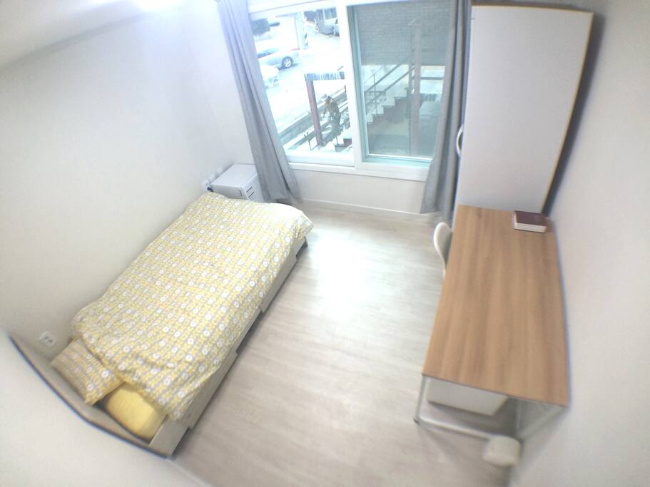 Single Room (Room B)