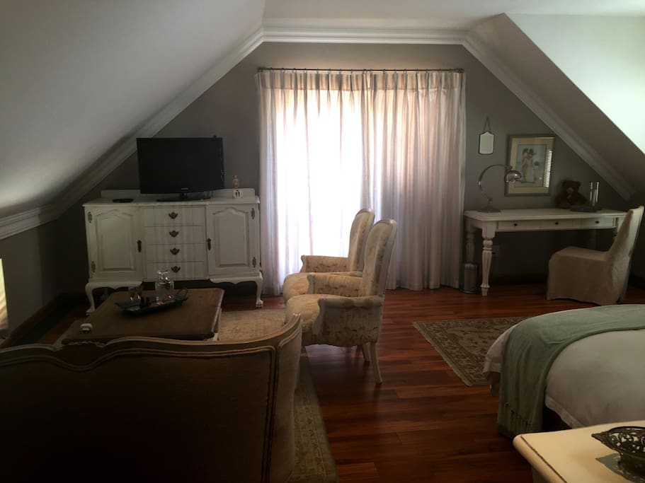 Small Private Lounge with Flat Screen TV (full DSTV Bouquet) and doors opening onto small stoep