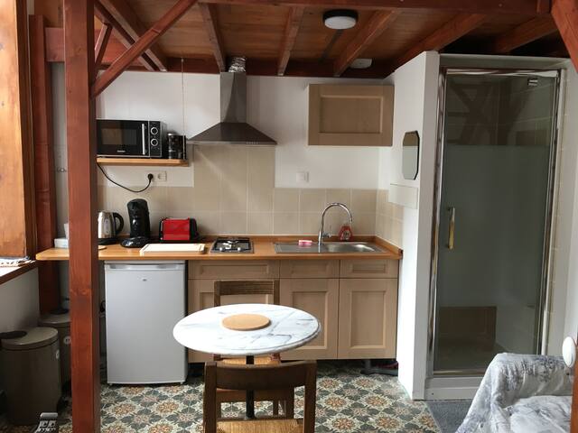 Studio sain et ouvert métro Marbrerie Gares/FAC