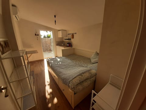 Private studio near the airport