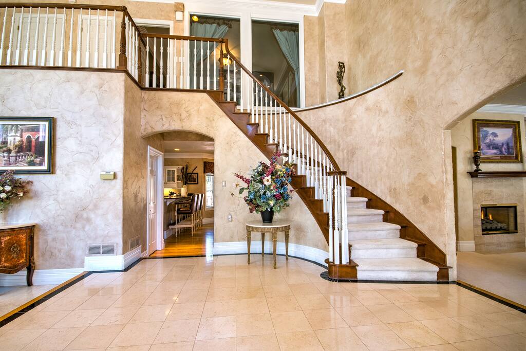 Main Lobby
Italian Marble Floors, 22 ft Ceilings, Flat Screen T V, DVD, Surround Sound, Massive Fireplace
