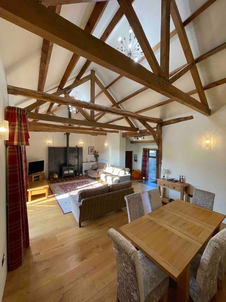 Luxury 3 Bedroom Converted Barn With Courtyard - Norfolk