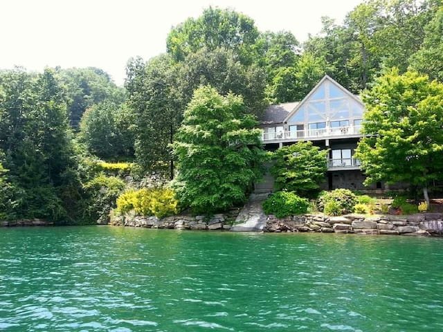 Lake Jocassee Cabin In Private Cove Has Grill And Internet Access