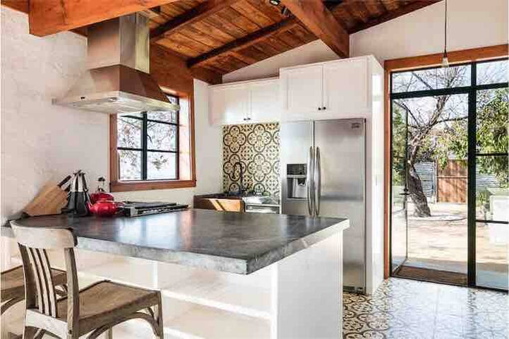 Secluded Magical Views HotTub FirePit Tennis Court gallery image 3