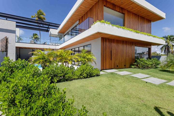 House in a gated community on Sonho Verde Beach