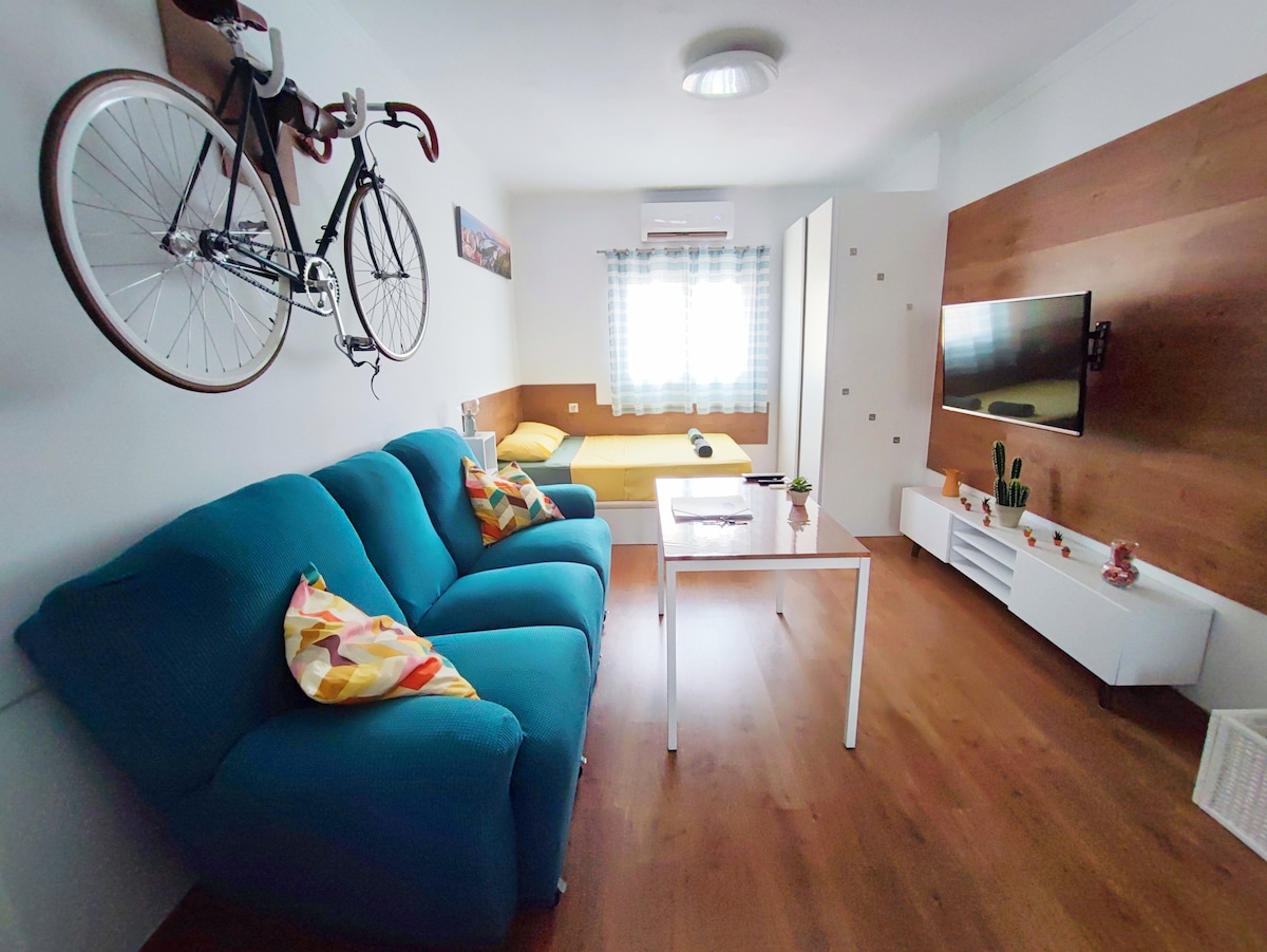 Top Airbnb: Bright & quiet studio in Málaga in Jardín De La Abadía