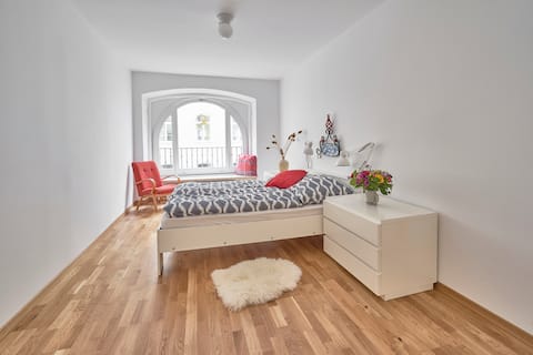 Erfolgreiche Airbnb-Immobilie: Art Loft in Central Munich; Four Big Bedrooms in München