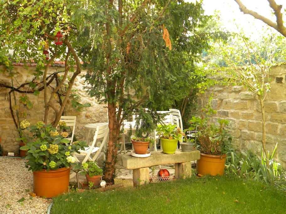 Terrasse avec salon de jardin