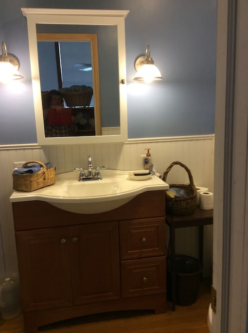 Full modern bath