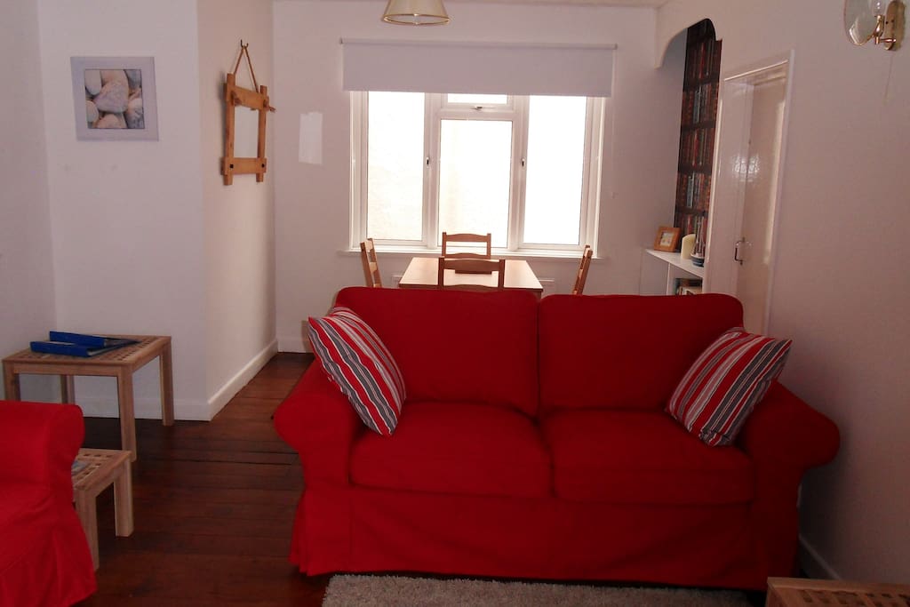 The comfortable Lounge/dining room