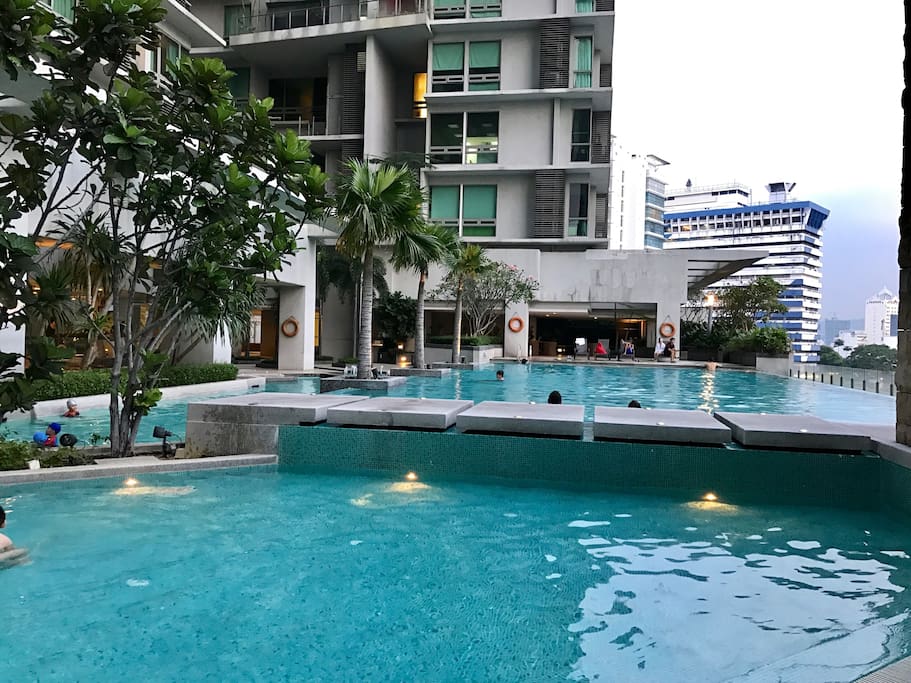 Infinity pool on Level 6 is FREE to access!