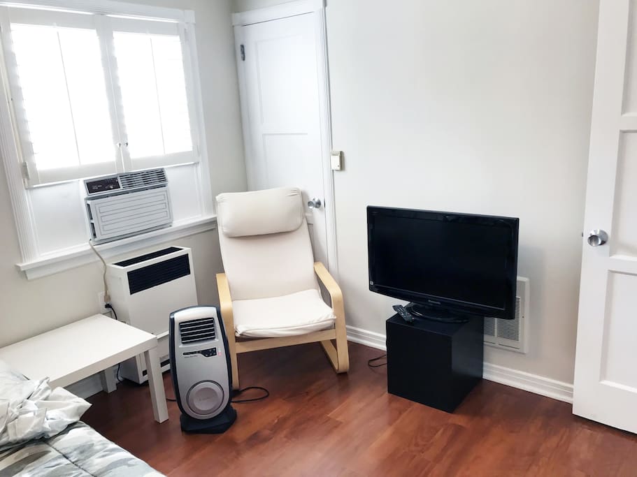 Heat, AC, TV, Chair