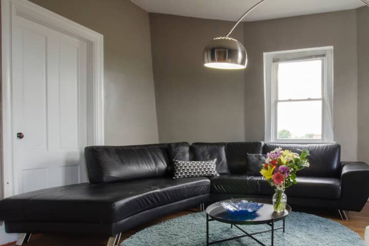 Artsy 2 Bedroom Apartment In The Armory District - Barrington, RI