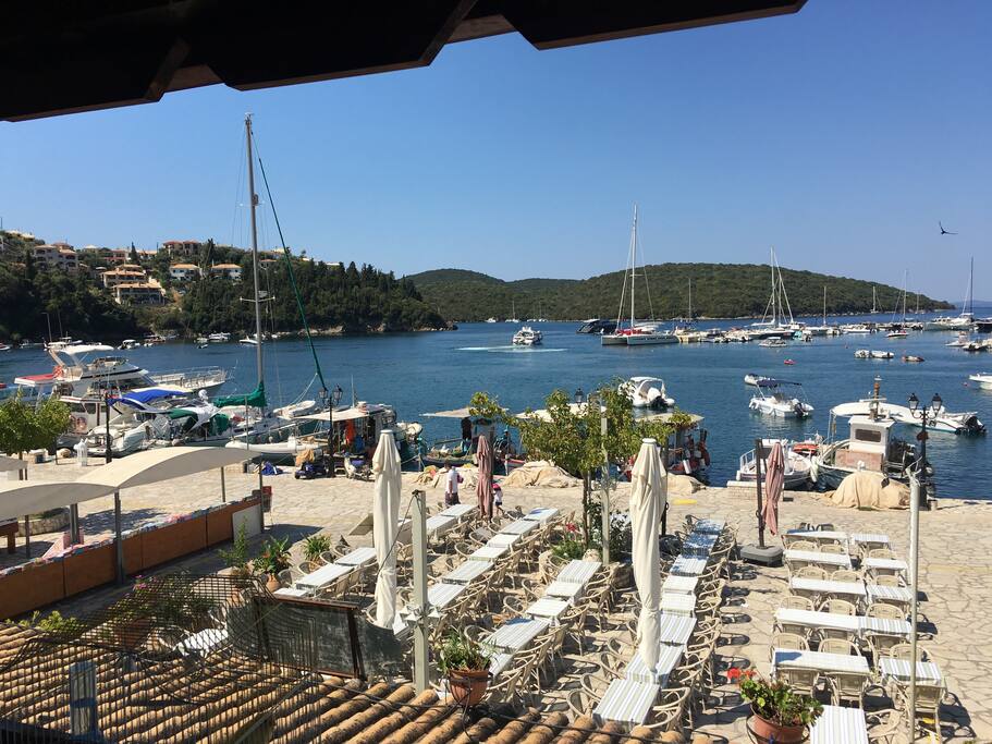 Η θέα από το μπαλκόνι