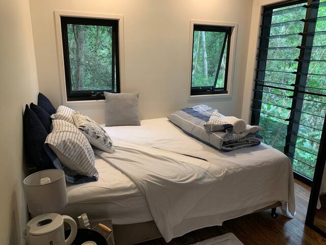 Spare Room Whipbird Treehouse on Request