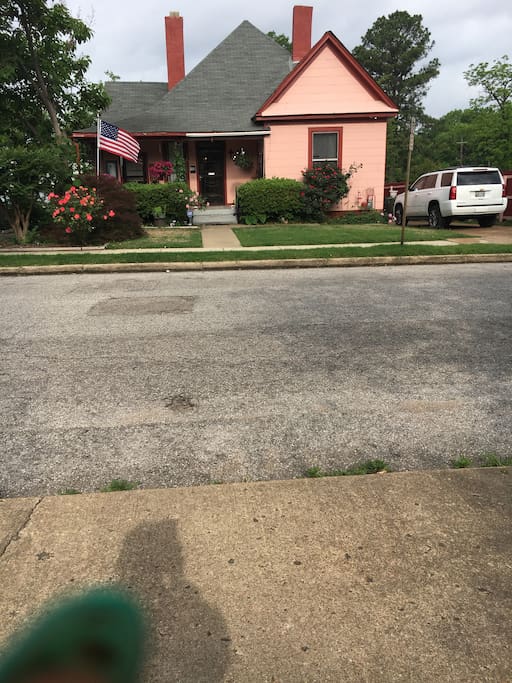 Oasis Fair with King Size Bed in Midtown
