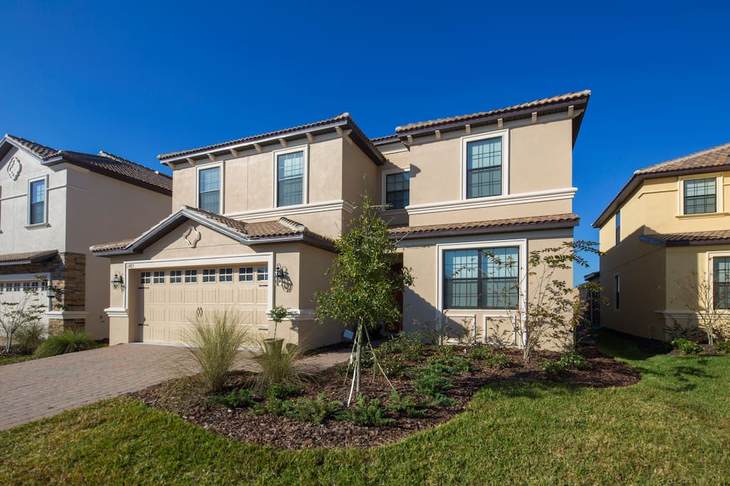 With every possible amenity included in this fully air-conditioned and wonderful vacation home, you and your family will have a magical time in the Florida sunshine close to Walt Disney World® Resort here in Orlando.