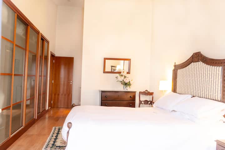 جناح رئيسي بحمام خاص وخزانة