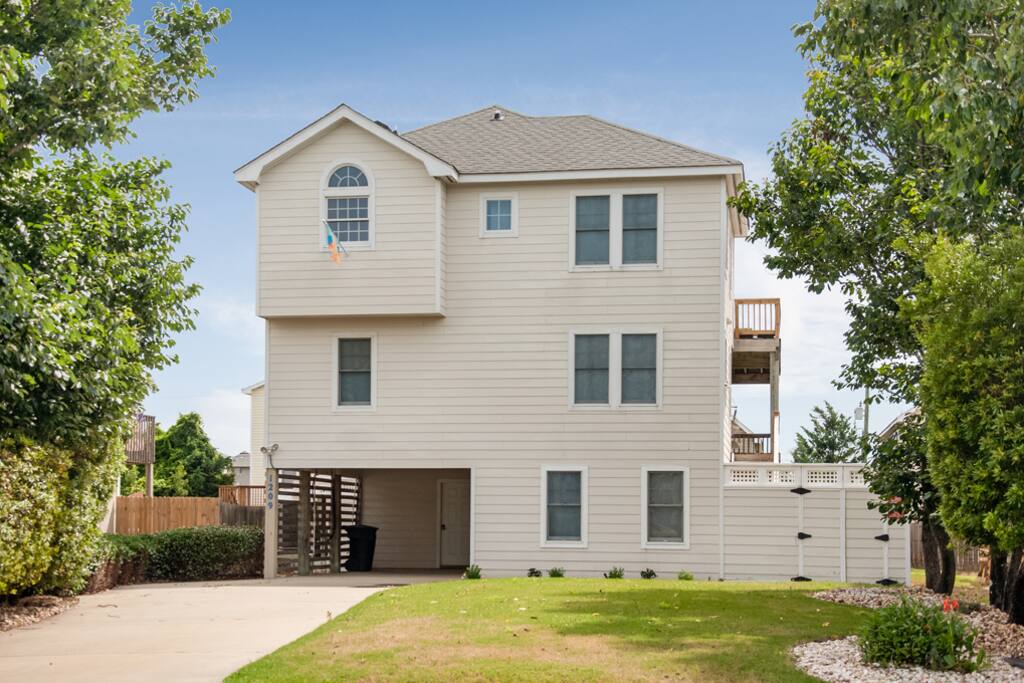 KD37: Kill Devil Hills 37 | Front Exterior