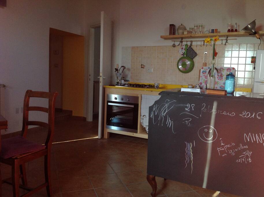 si entra direttamente nella cucina soggiorno