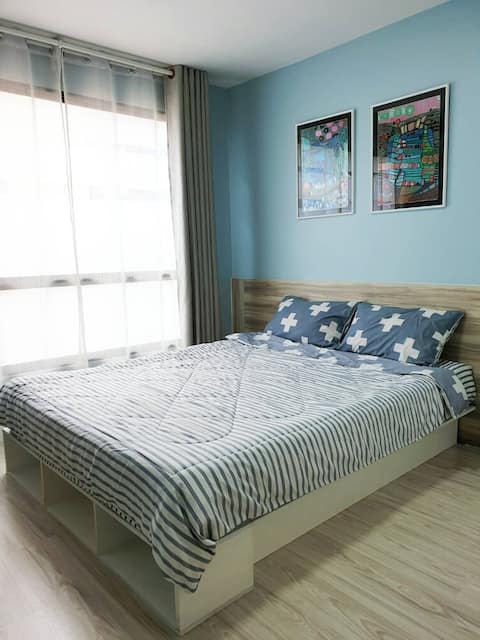 New Family room, good location, shopping center