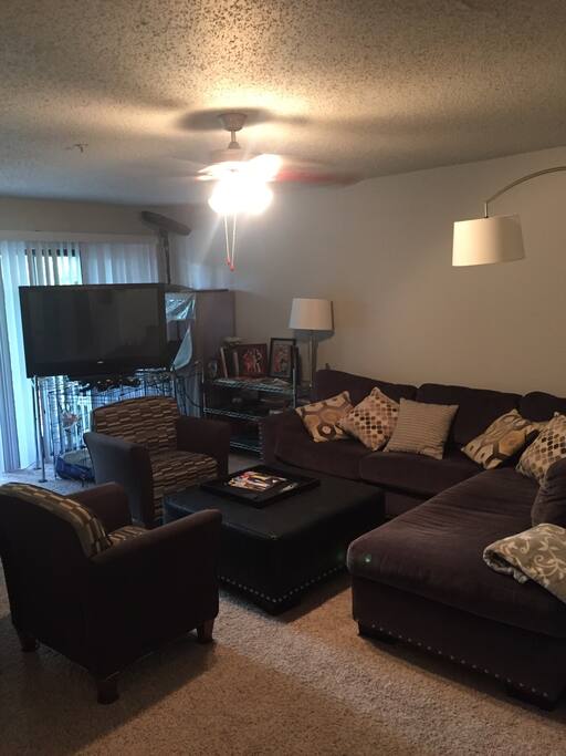 Cozy seating area, large screen tv, PlayStation 4