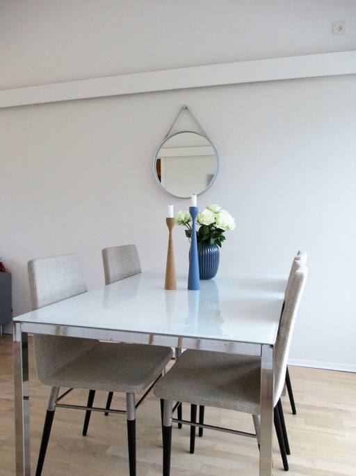 Light and spacious living- and dining room