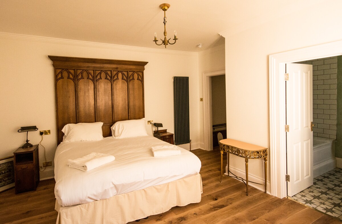 Family Room (Bedroom 2)