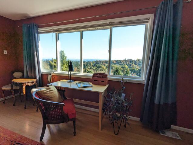 Artist Arboretum 4BR Home w/ Sanctuary Garden Spa gallery image 4