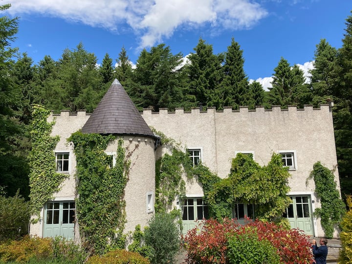 Country house in pretty small glen Houses for Rent in Rait, Scotland