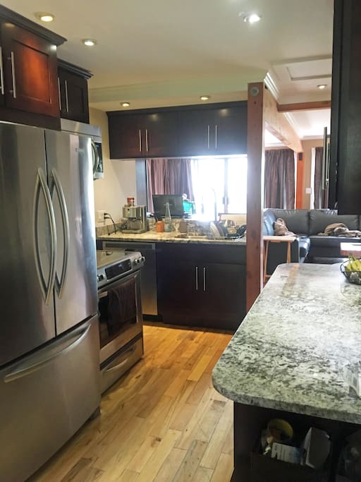 Modern Kitchen w Granite Counters and New Appliances