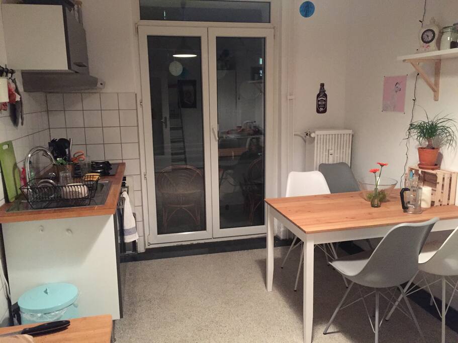 Küche mit Balkon
