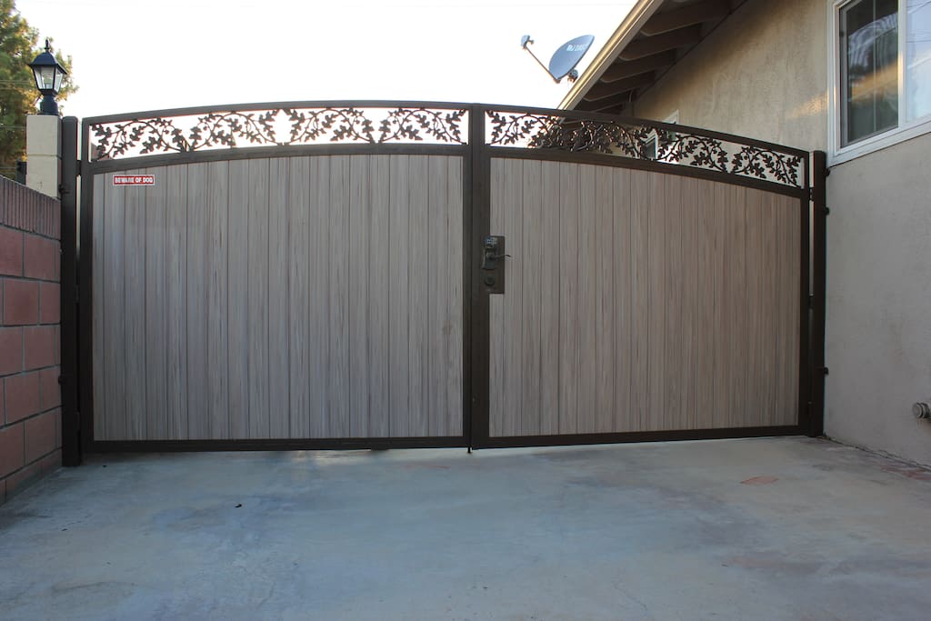 Gate to the back yard. Safety is important for my family and my guests. Easy parking, you may park on the street without permit.