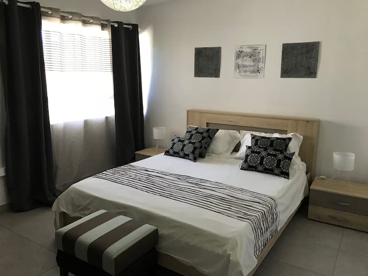 大卧室床160号
花园景观