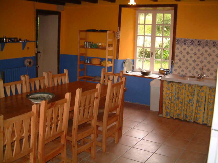 the kitchen dining room